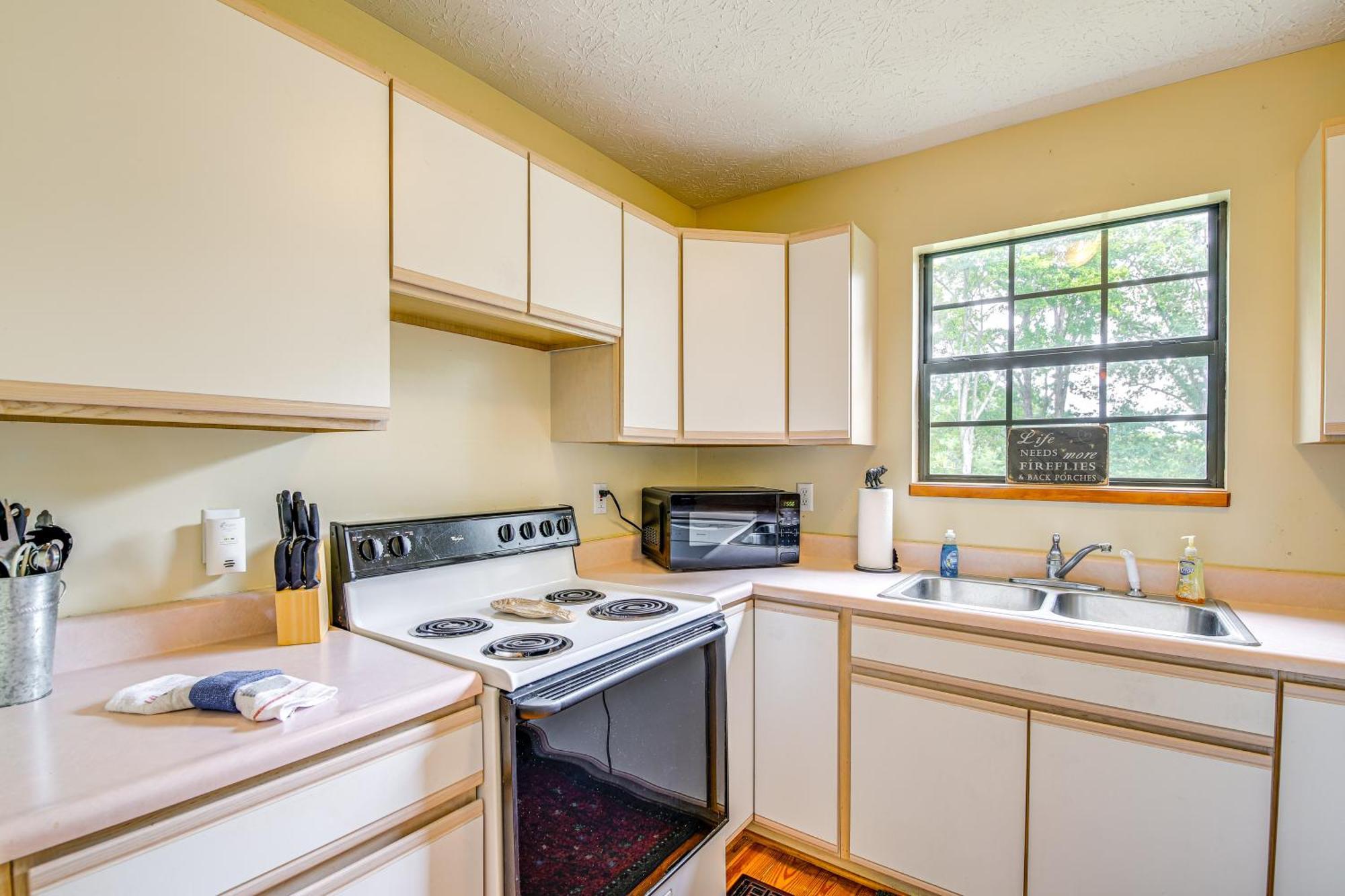 Pet-Friendly Sevierville Rental With Private Hot Tub Экстерьер фото